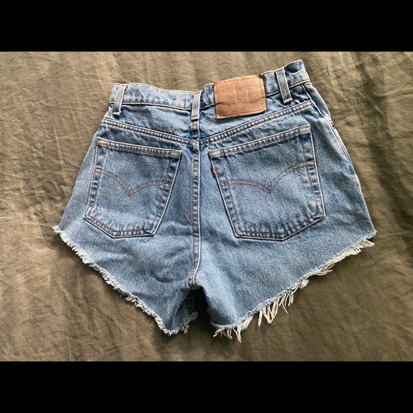 Vintage Levi’s 512 cut off shorts - Picture 4 of 6
